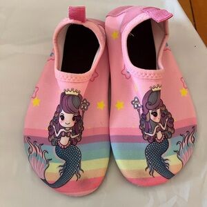 New without tags- girls mermaid water shoes -size 11/12
